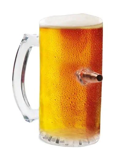 Originální půllitr se střelou ráže .50 s iluzí „průstřelu“. Sklenice Last Man Standing „Poslední stojící muž“ dává slovům „sestřelit se“ zcela nový význam! Objem 500 ml.